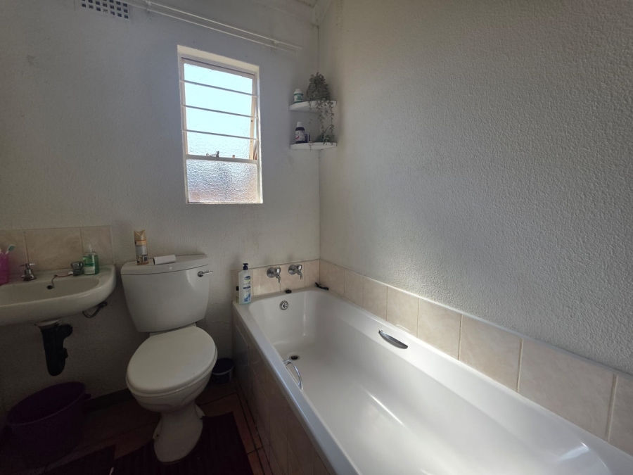 2 Bedroom Property for Sale in Roodepan Northern Cape